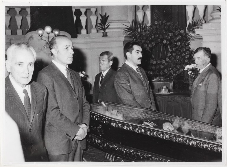 Gattatico-Reggio Emilia, 27-30 marzo 1970, Funerali di Alcide Cervi, camera ardente di Alcide nella Sala del Tricolore di Reggio Emilia, picchetto d'onore